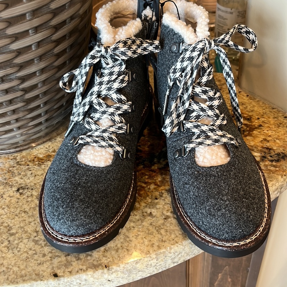 Madden NYC Hiker Wedge Lace Up Boots Side Zip Gray  Womens 9 Shoes Booties Comfy